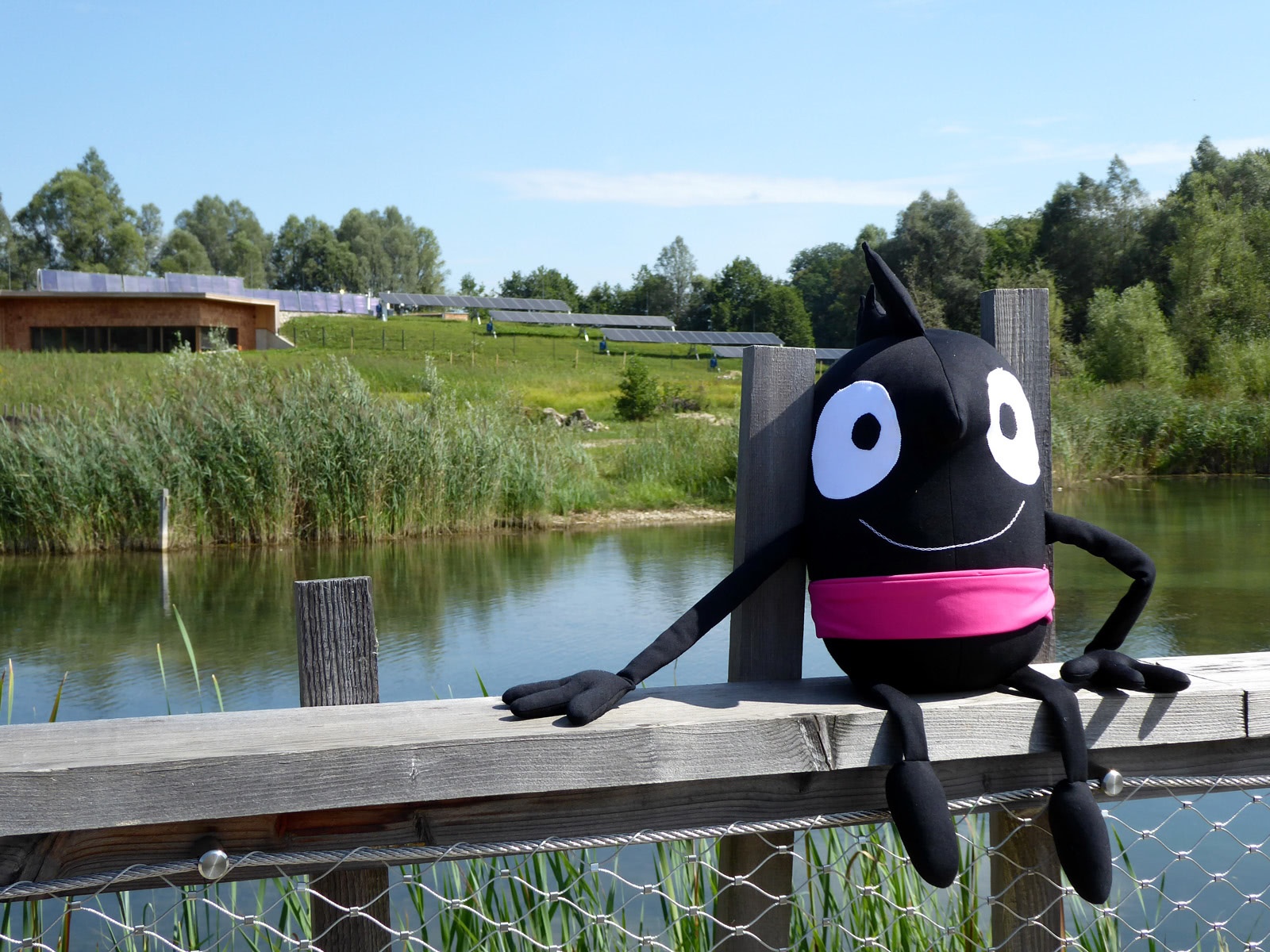 After the hike from the Auenwerkstadt (in the background) to the large pond, Edgar takes a breather.