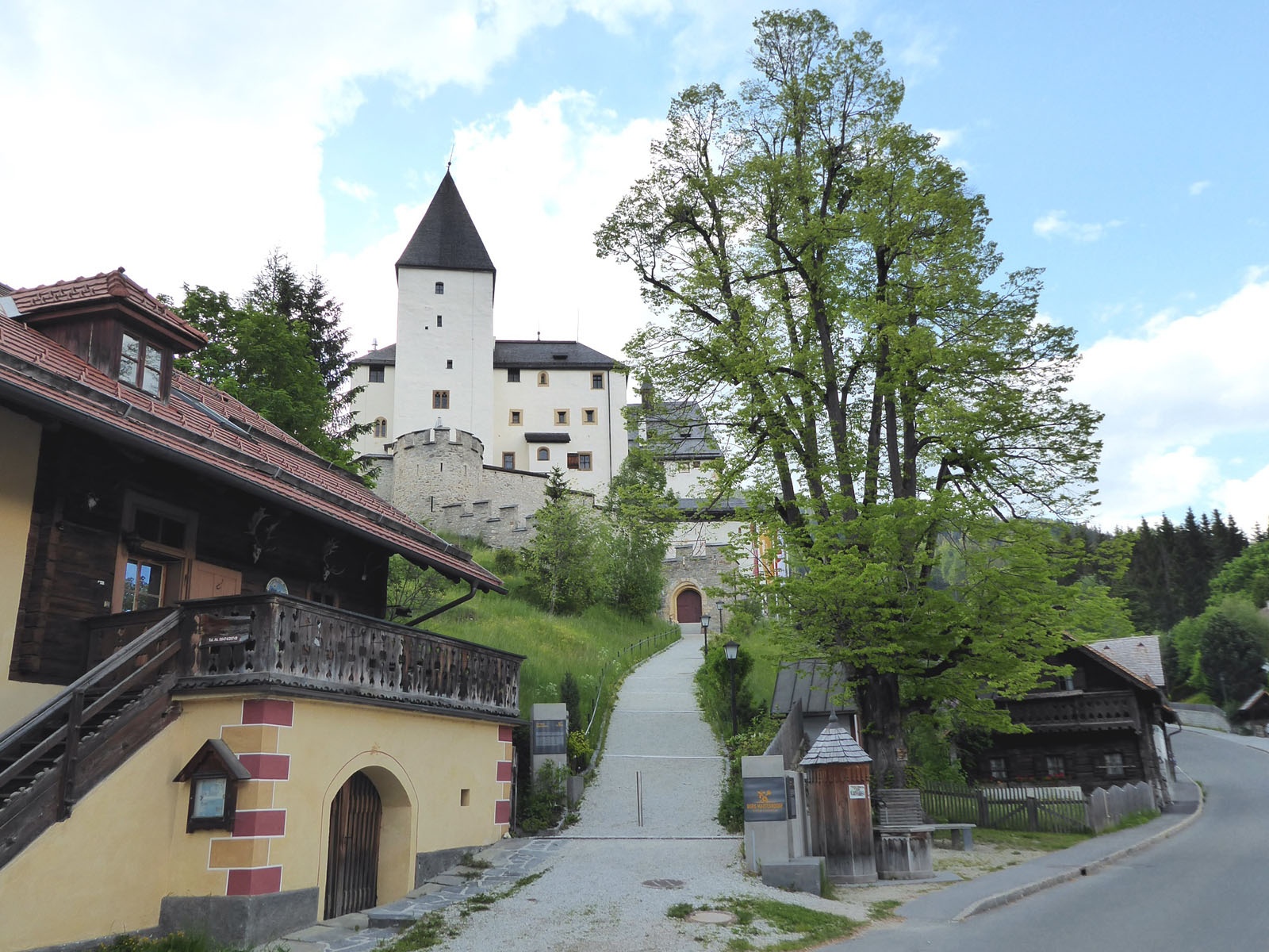 Mauterndorf Castle and the Schlossmeier House.