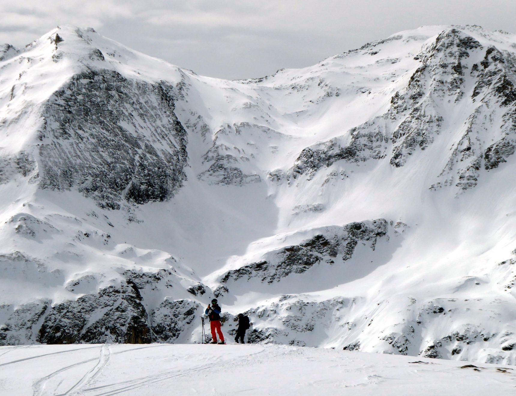 Rest break with a view of the Schareck (right).