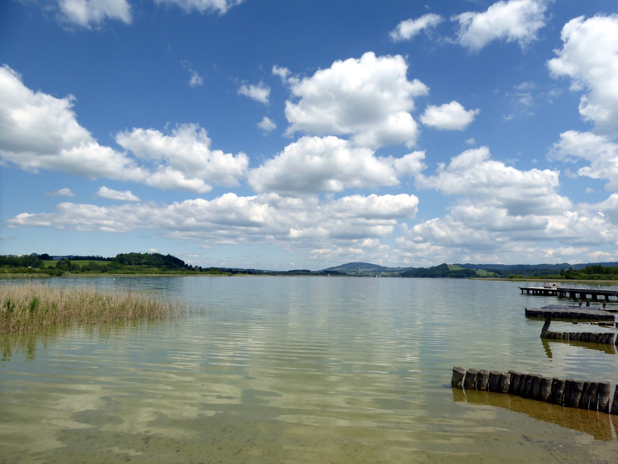 Sea of clouds over the Wallersee at the Seekirchen lido.