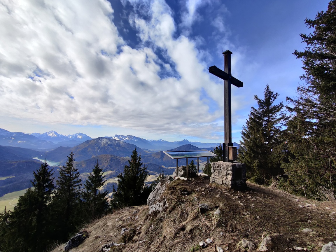 Summit cross on the Lidaun