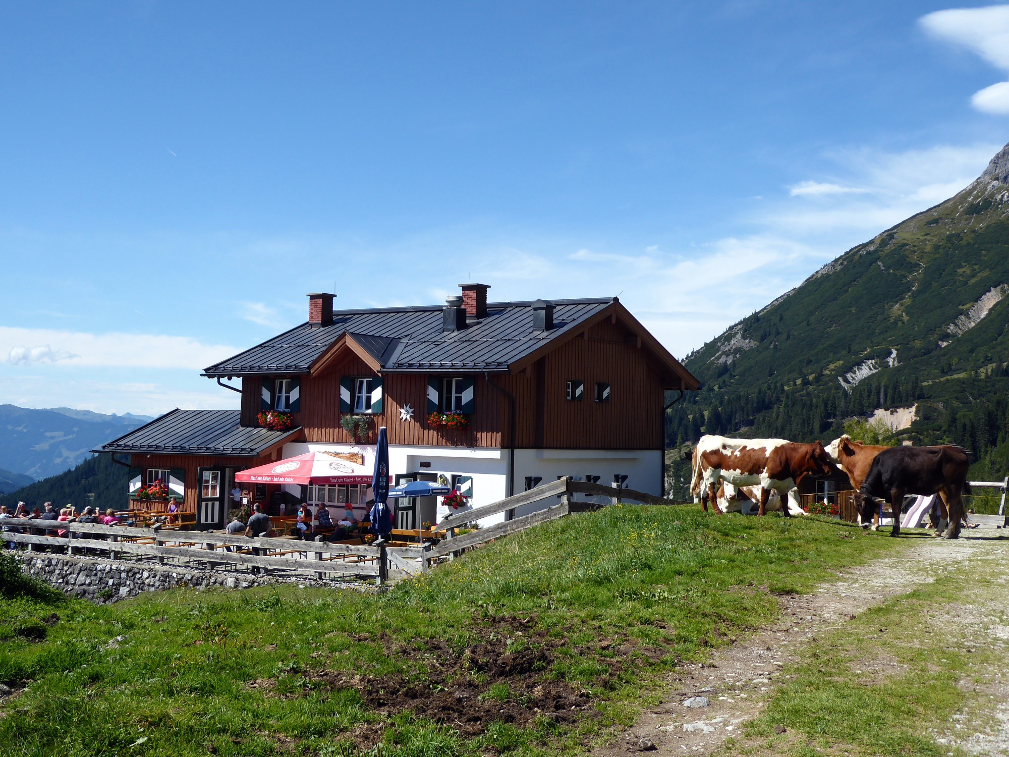 The Erichhütte, built in 1907, is named after the municipal doctor of Taxenbach, who was especially involved in its construction.