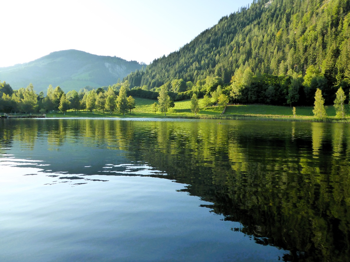 Der romantische Böndlsee steht am Beginn der Wanderung.