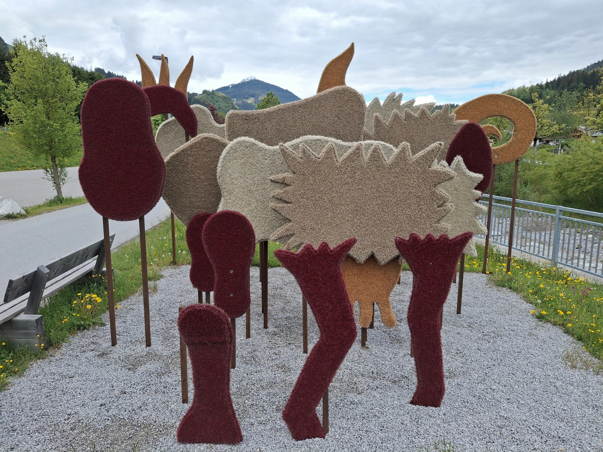 Die Installation am Radweg in Leogang trägt den geheimnisvollen Titel "Der grasende Steinbergkönig".