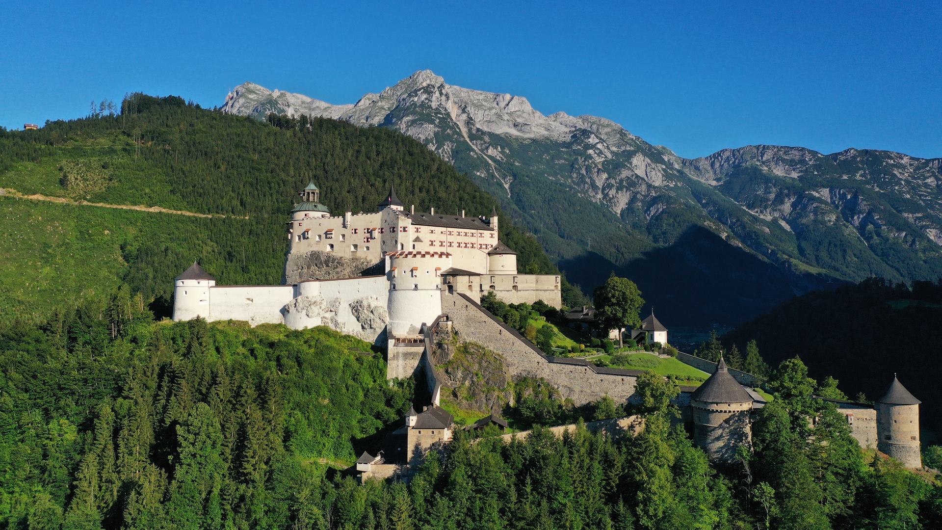 Erlebnisburg Hohenwerfen with mountain panorama