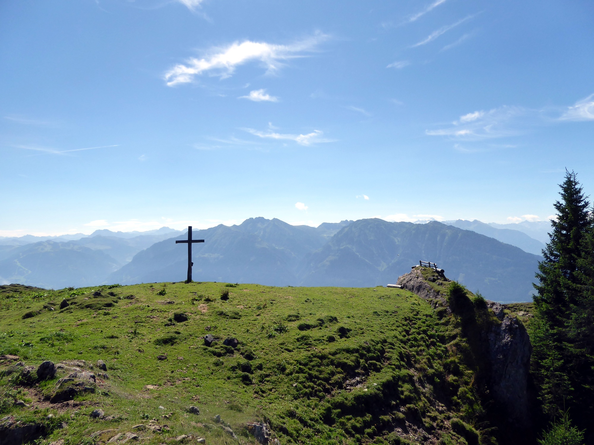 The Gamskögerl (1747 m) offers plenty of space and a view.